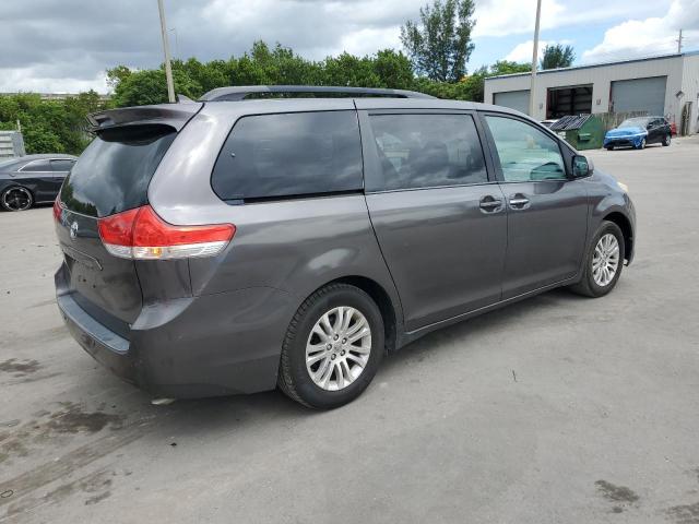 Toyota Sienna Xle Image 11