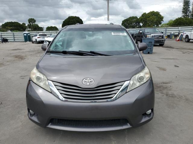 Toyota Sienna Xle Image 2