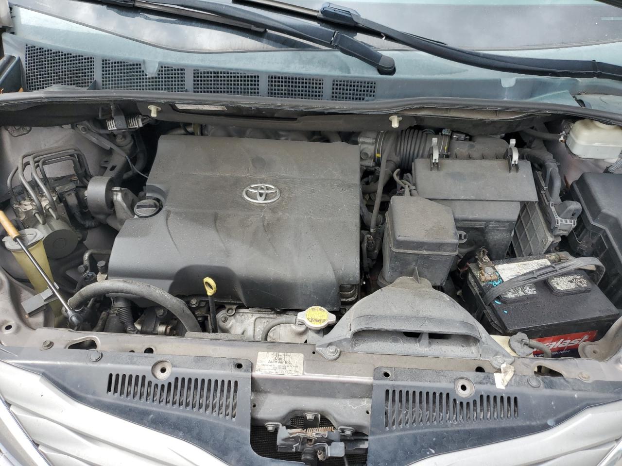 Toyota Sienna Xle Image 5