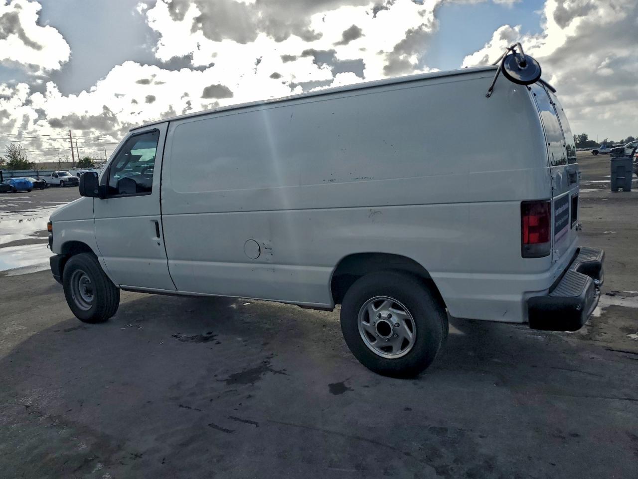 Ford Econoline E250 Van Image 13