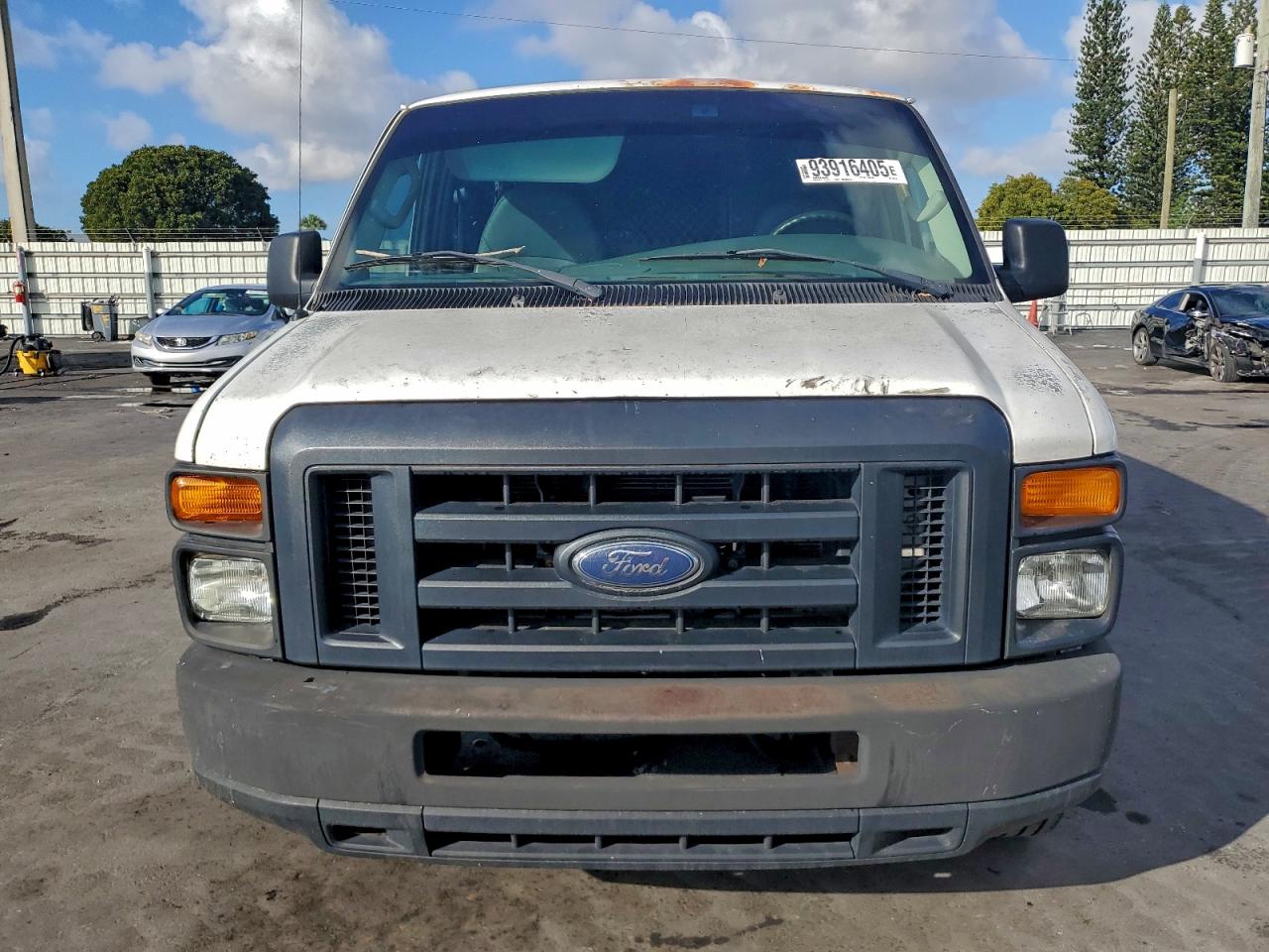 Ford Econoline E250 Van Image 5
