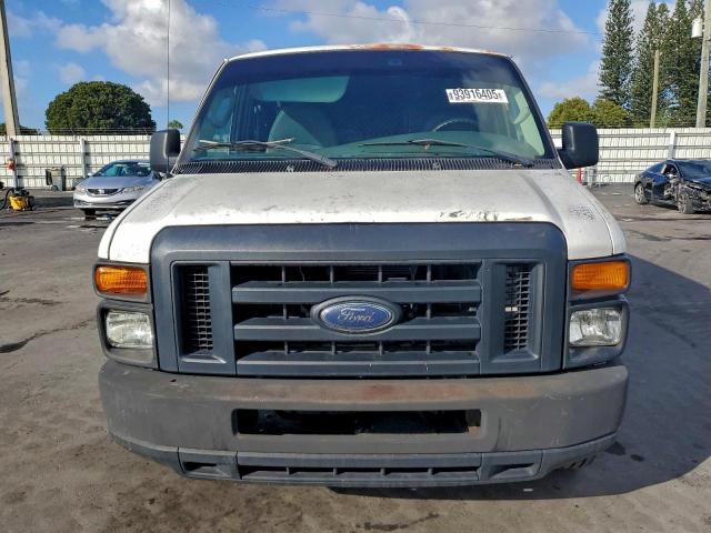 Ford Econoline E250 Van Image 5