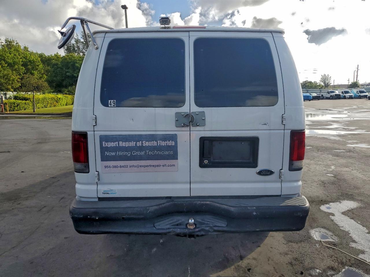 Ford Econoline E250 Van Image 4