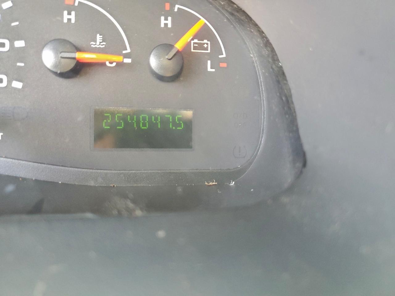 Ford Econoline E250 Van Image 8