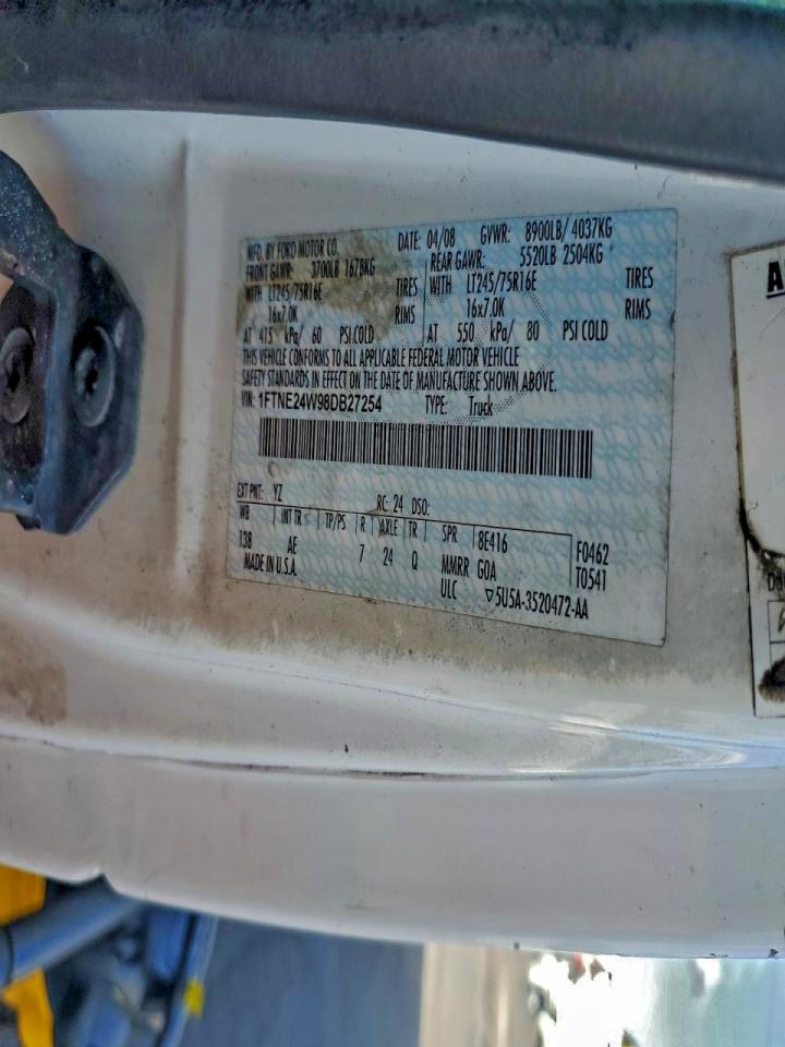 Ford Econoline E250 Van Image 3