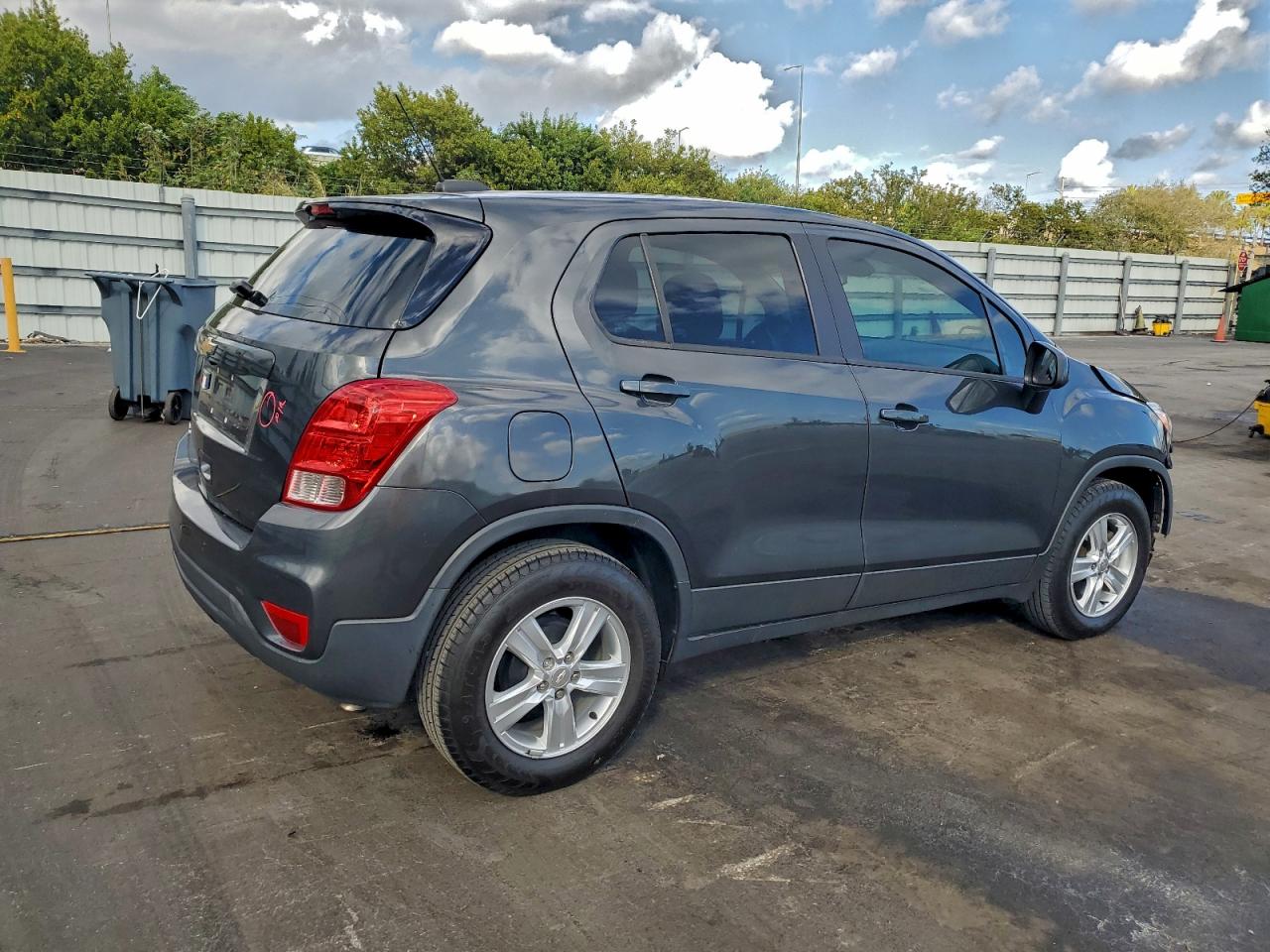 Chevrolet Trax Ls Image 3