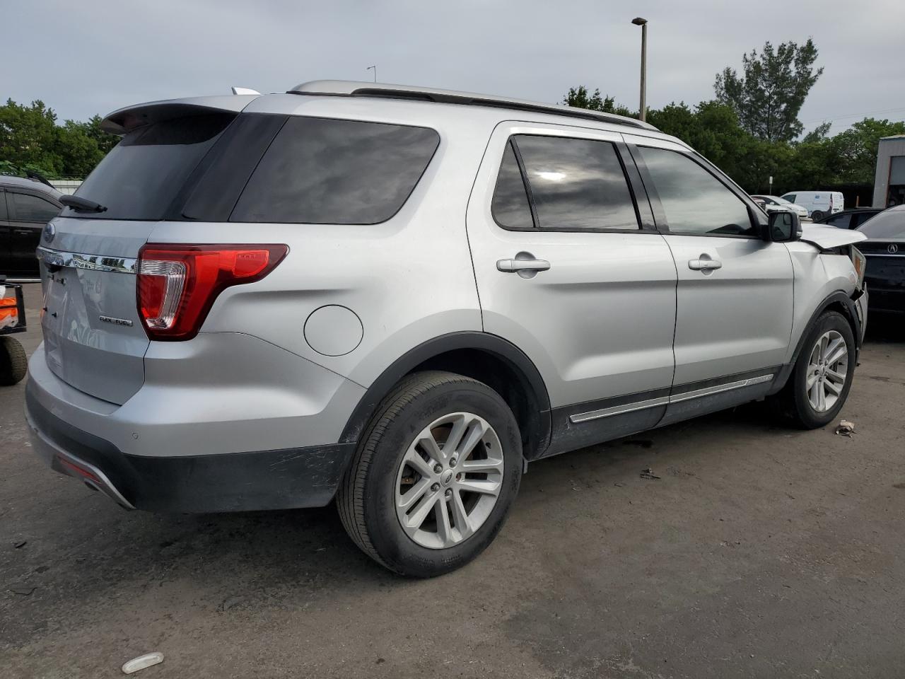 Ford Explorer Xlt Image 12