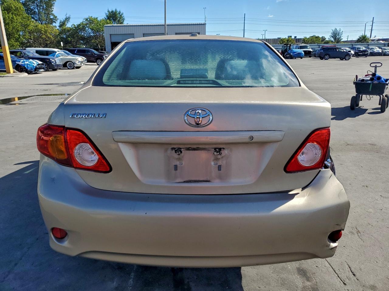 Toyota Corolla Base Image 12