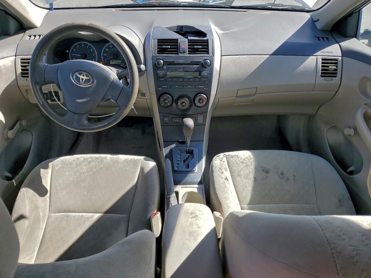 Toyota Corolla Base Image 10