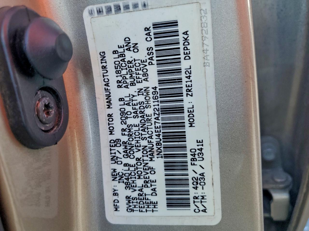 Toyota Corolla Base Image 9