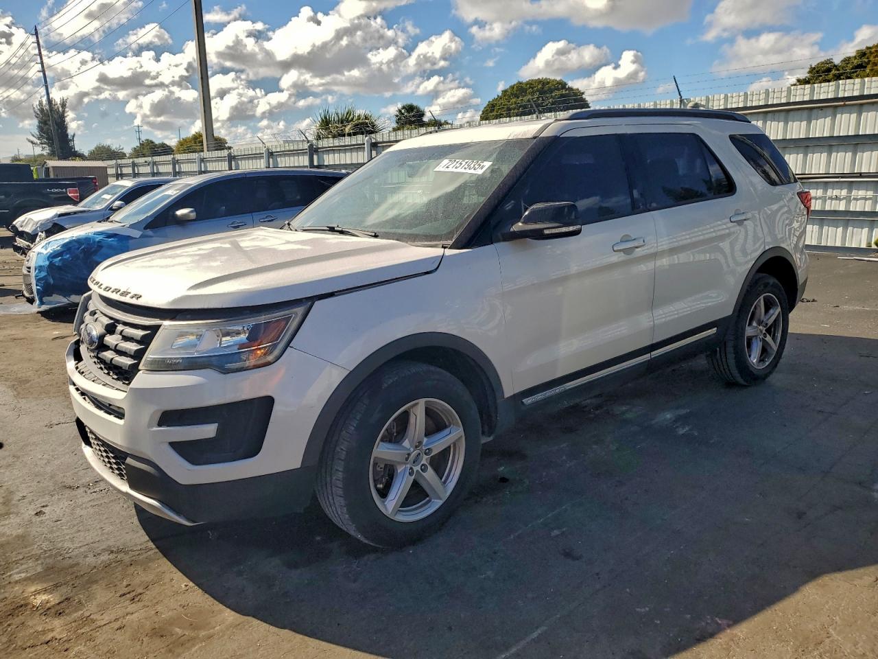 Ford Explorer Xlt Image 1