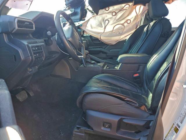 Toyota Tacoma Double Cab Image 3