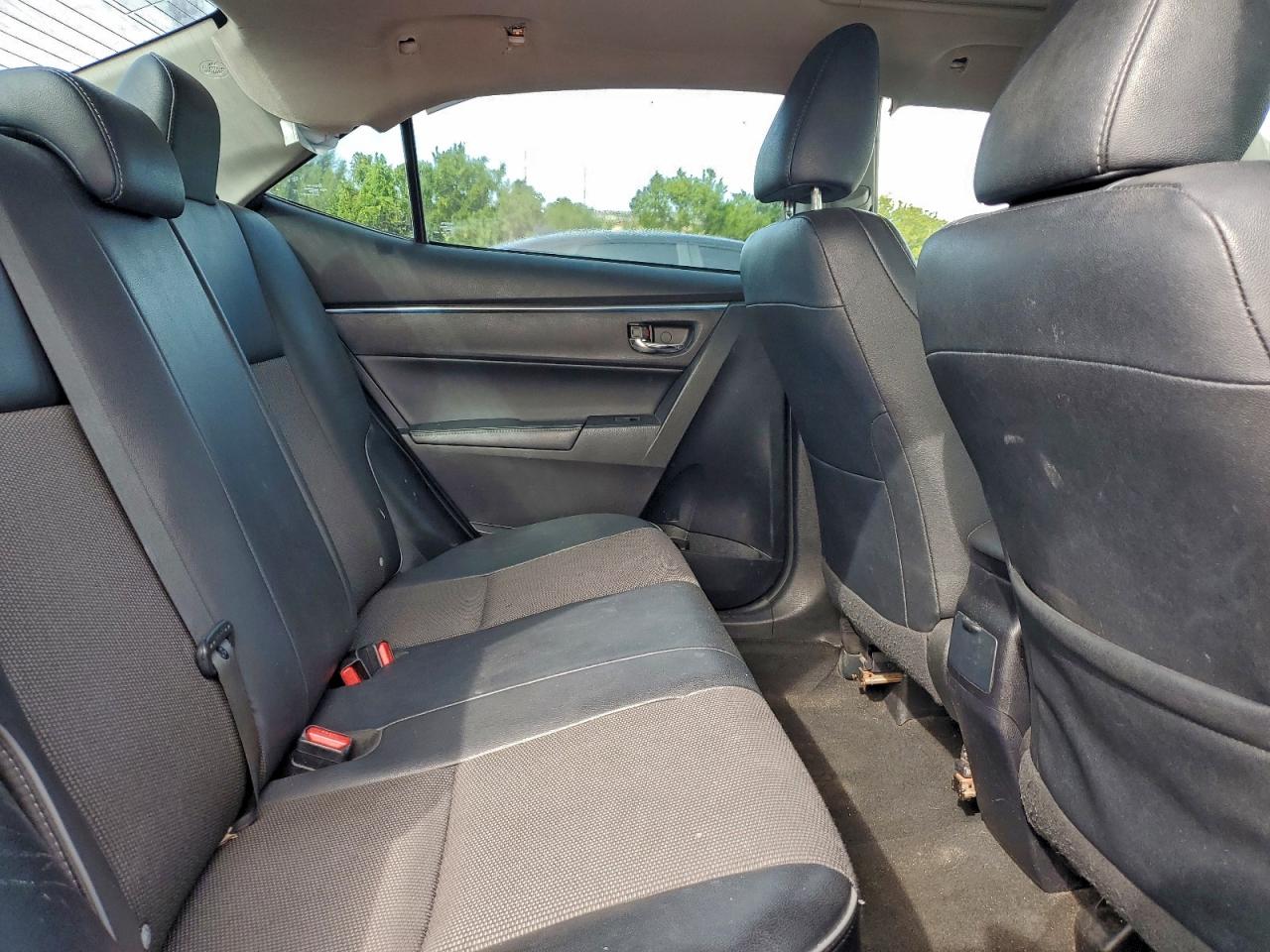 Toyota Corolla L Image 12