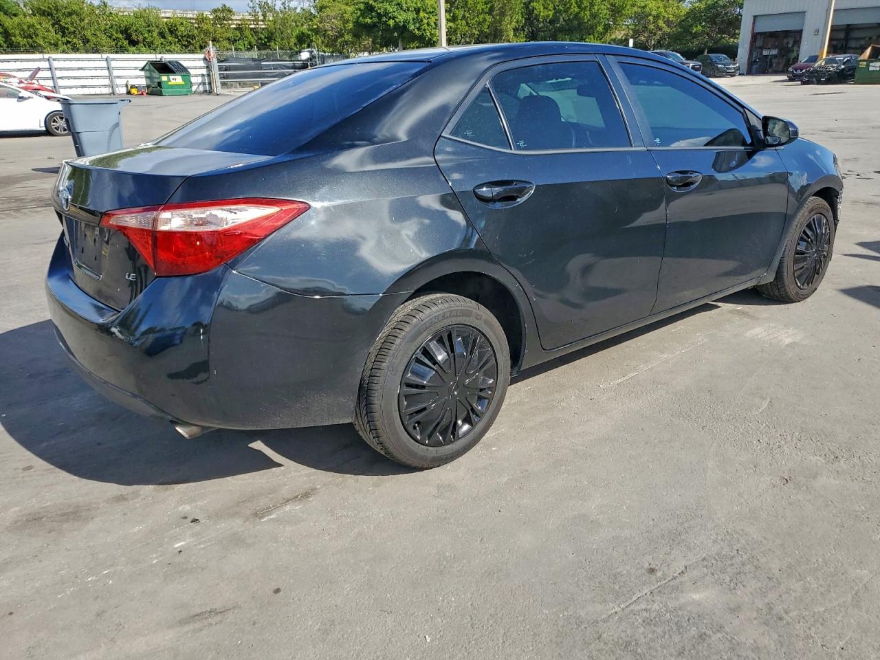 Toyota Corolla L Image 8