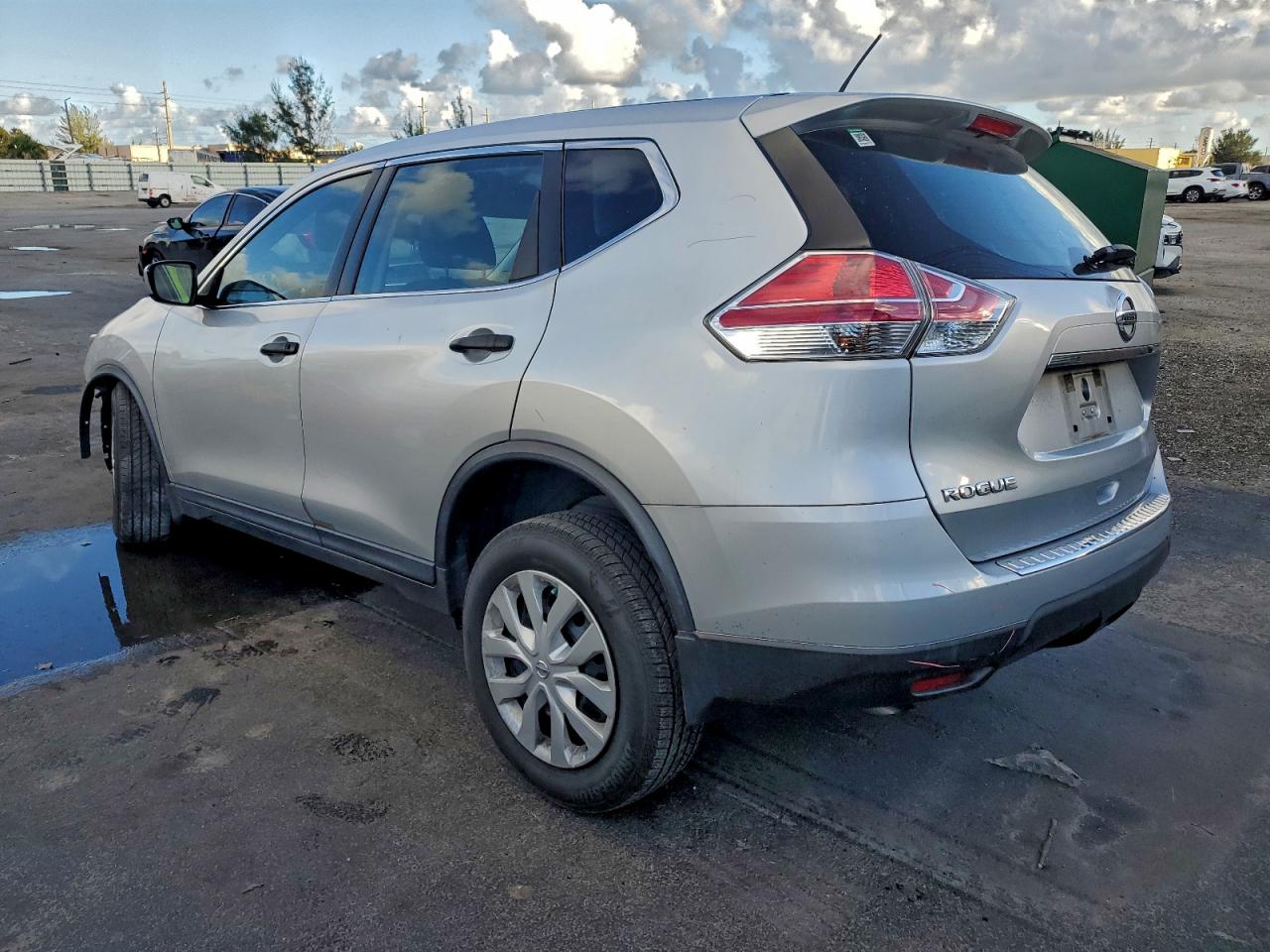 Nissan Rogue S Image 5