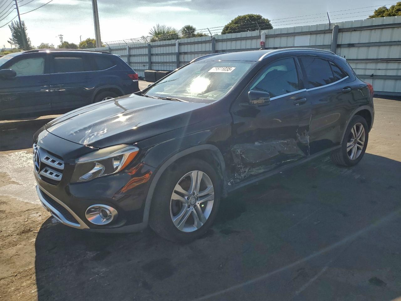 Mercedes-Benz GLA 250 Image 1
