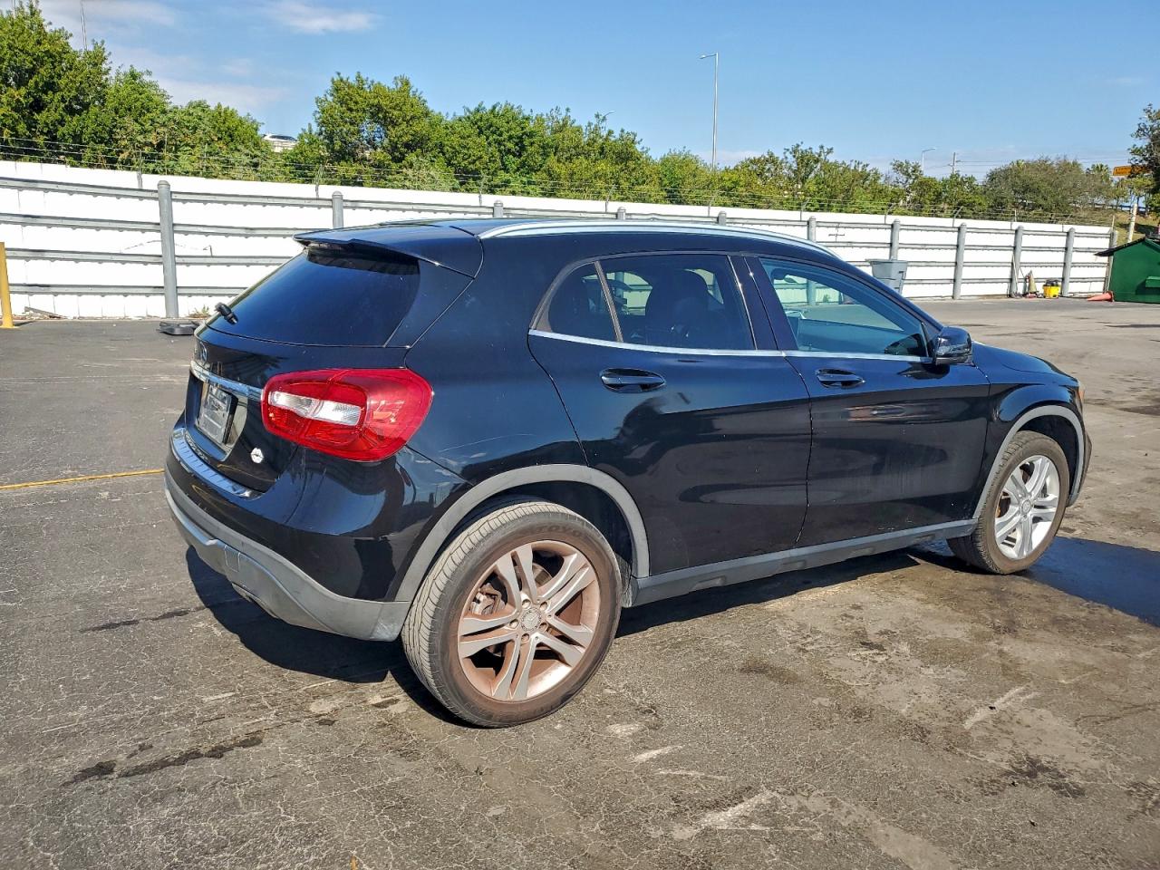 Mercedes-Benz GLA 250 Image 9