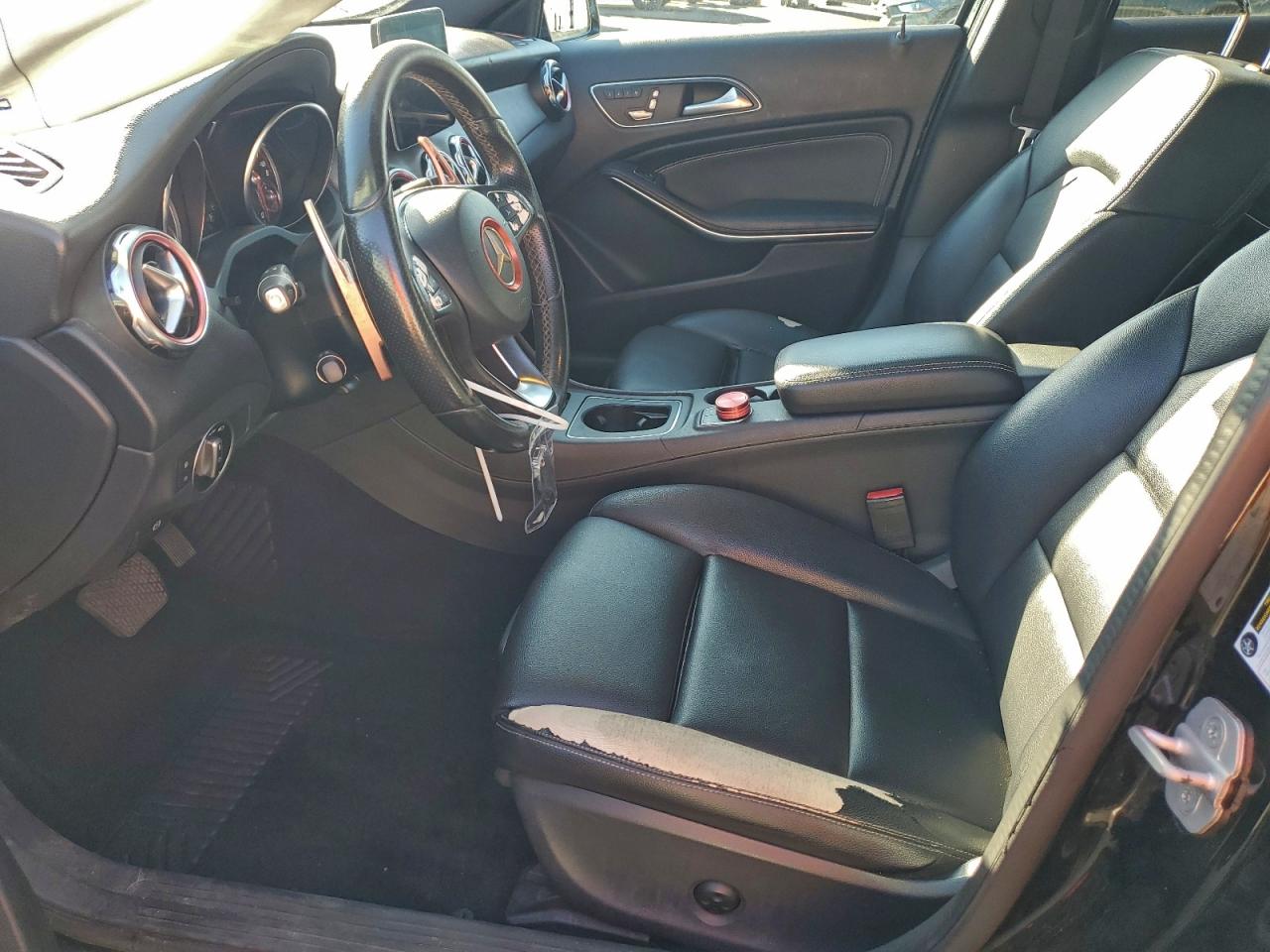 Mercedes-Benz GLA 250 Image 11