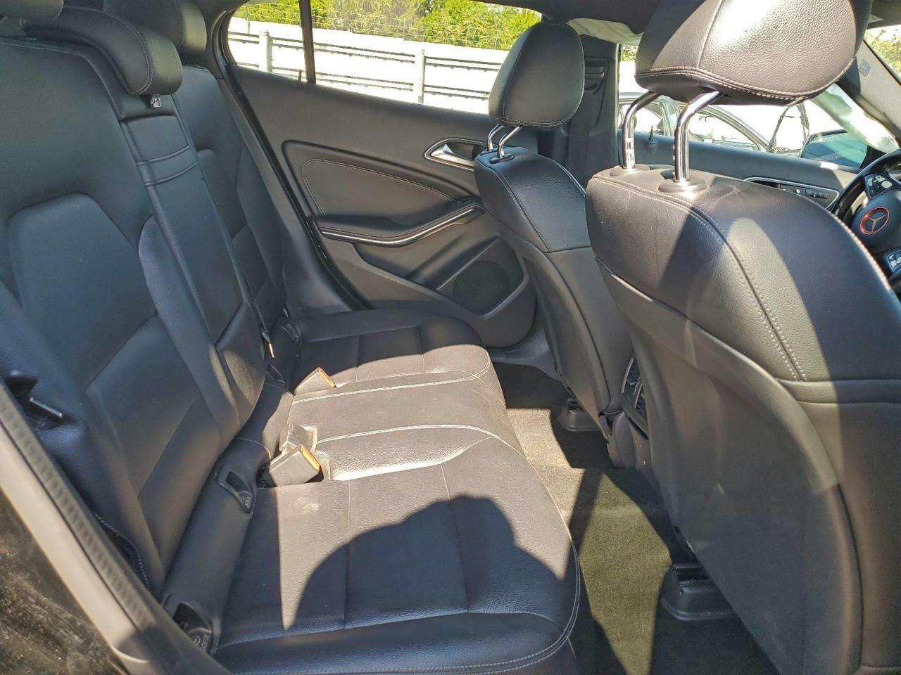 Mercedes-Benz GLA 250 Image 12