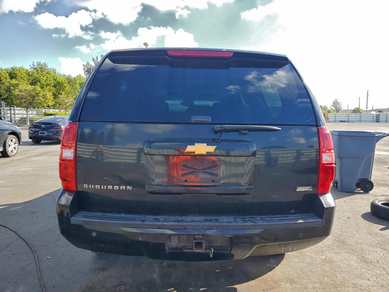 Chevrolet Suburban K1500 Lt Image 3