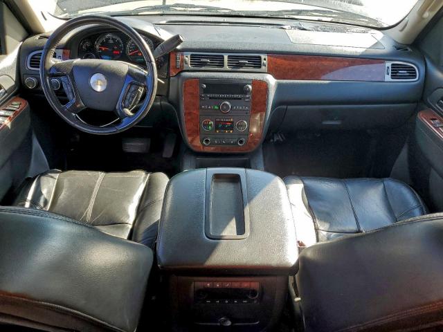 Chevrolet Suburban K1500 Lt Image 6