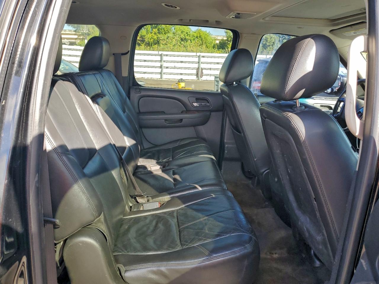 Chevrolet Suburban K1500 Lt Image 11